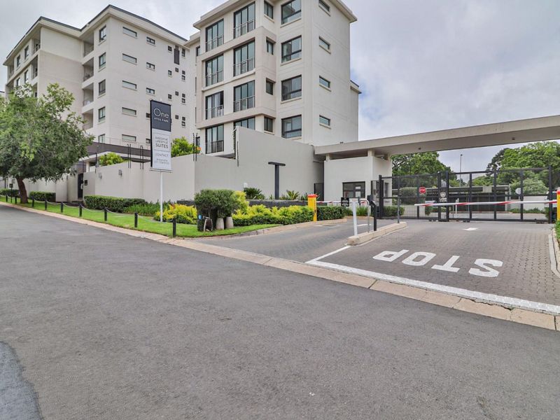 Apartment Rental Monthly In Sandton - Photo 4