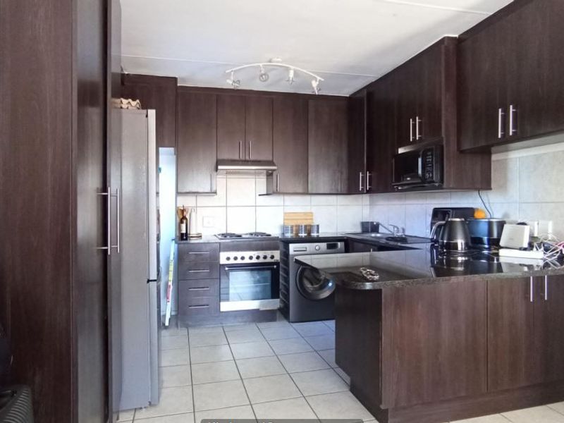 Apartment For Sale In Midrand - Photo 4