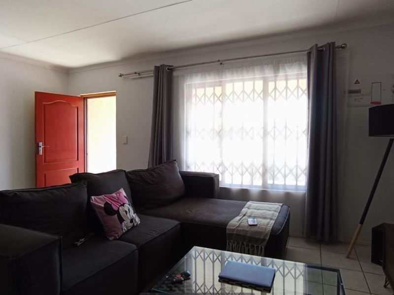 Apartment For Sale In Midrand - Photo 3