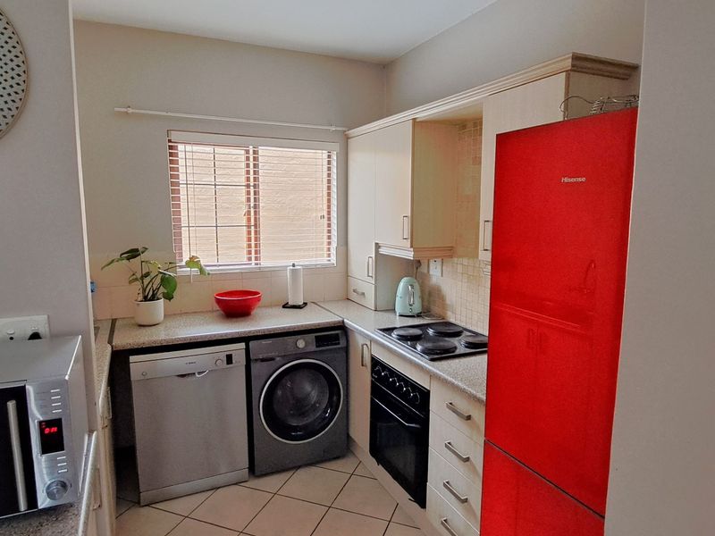 Townhouse For Sale In Midrand - Photo 2