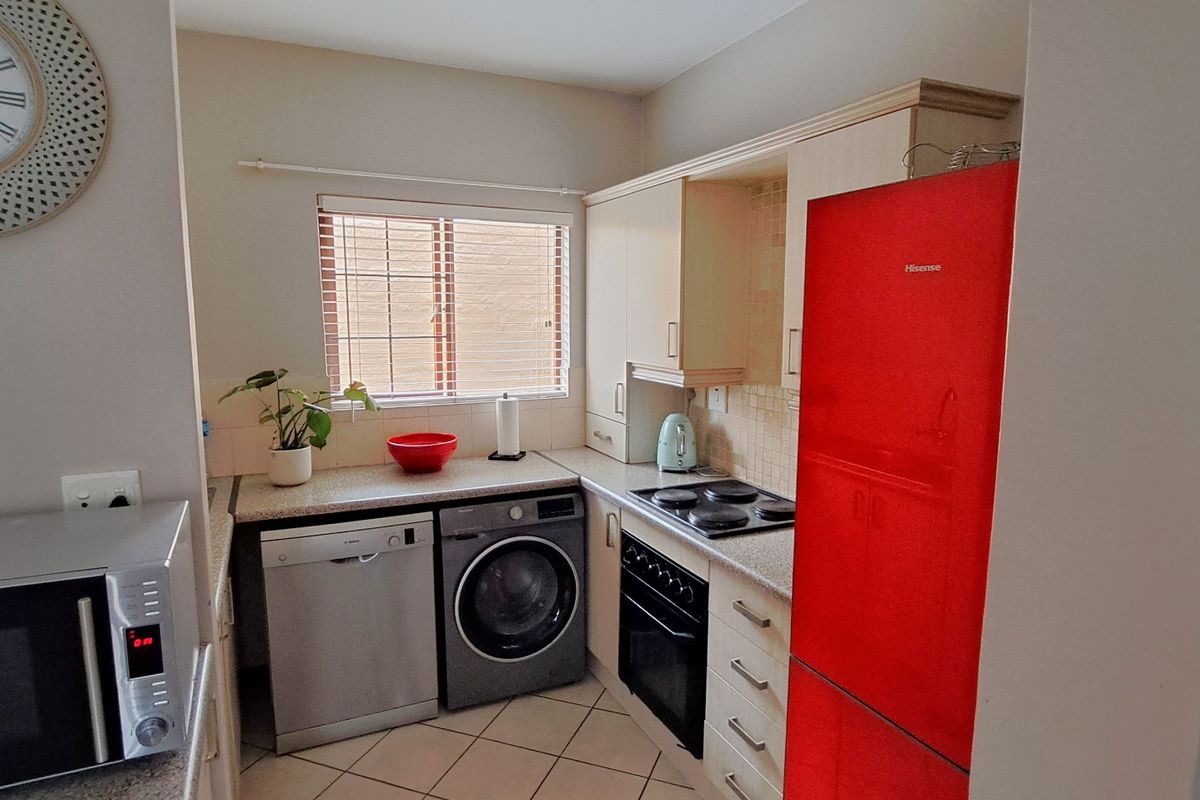 Townhouse For Sale In Midrand - Photo 2