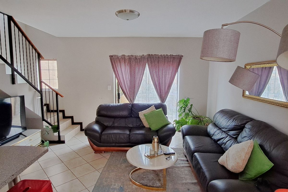 Townhouse For Sale In Midrand - Photo 3