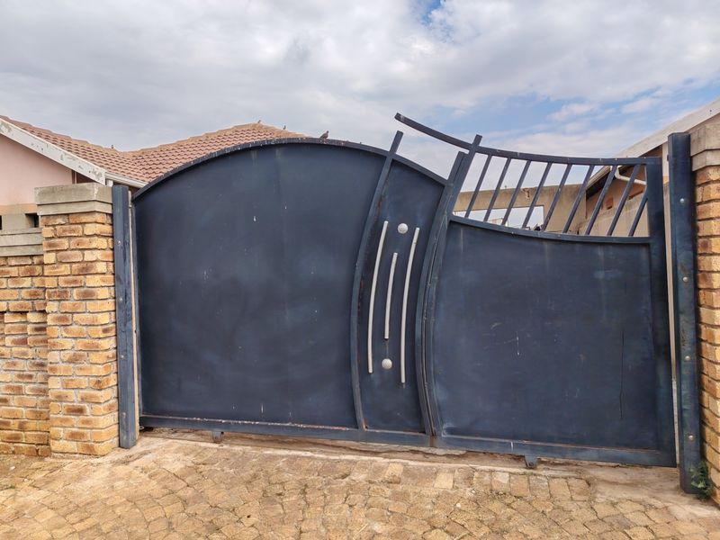 House For Sale In Boksburg - Photo 2