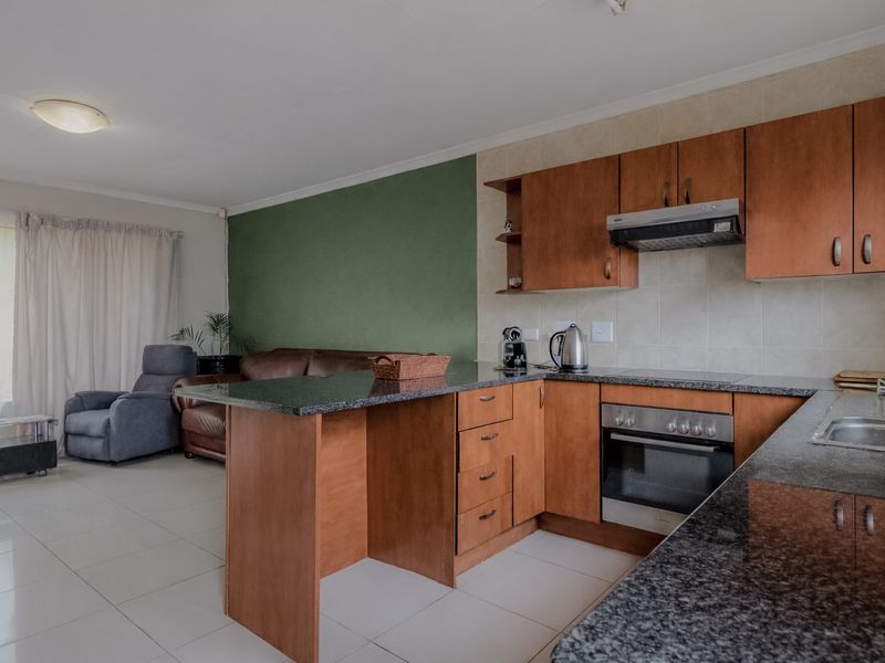 Townhouse For Sale In Randburg - Photo 10