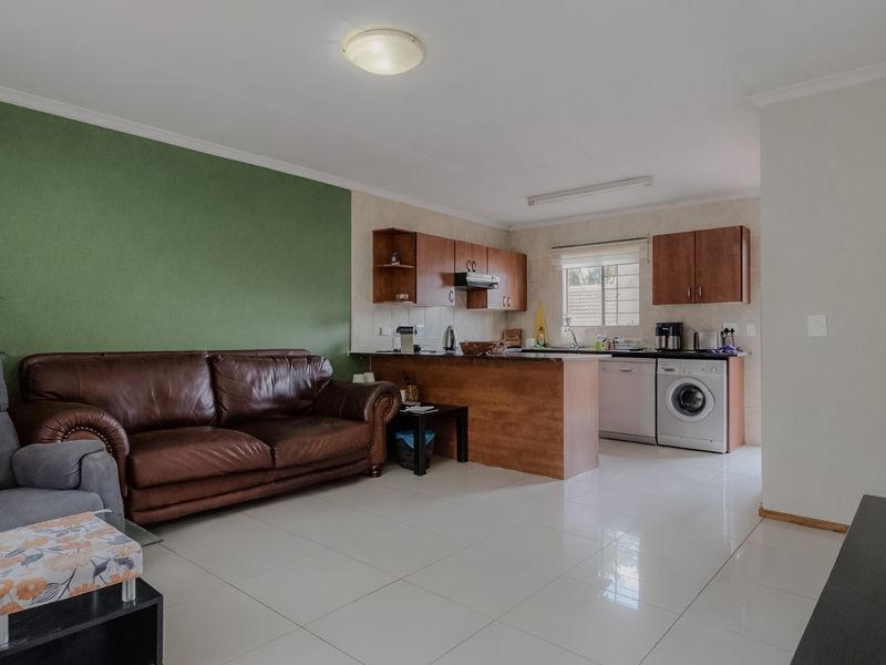 Townhouse For Sale In Randburg - Photo 8