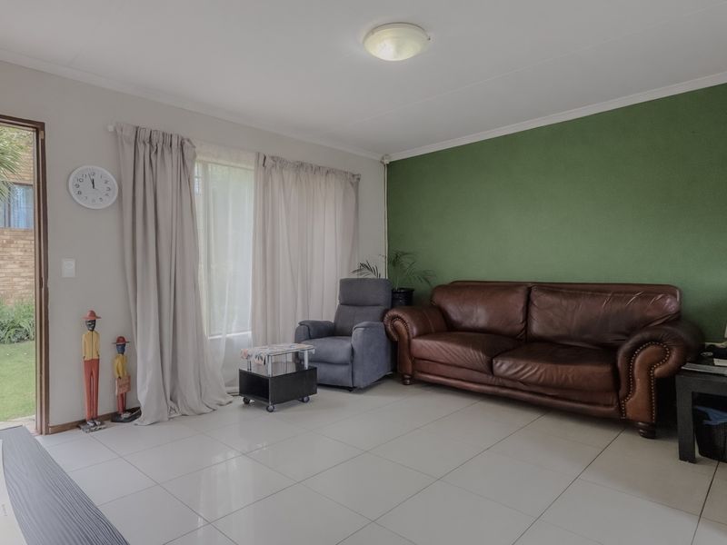 Townhouse For Sale In Randburg - Photo 7