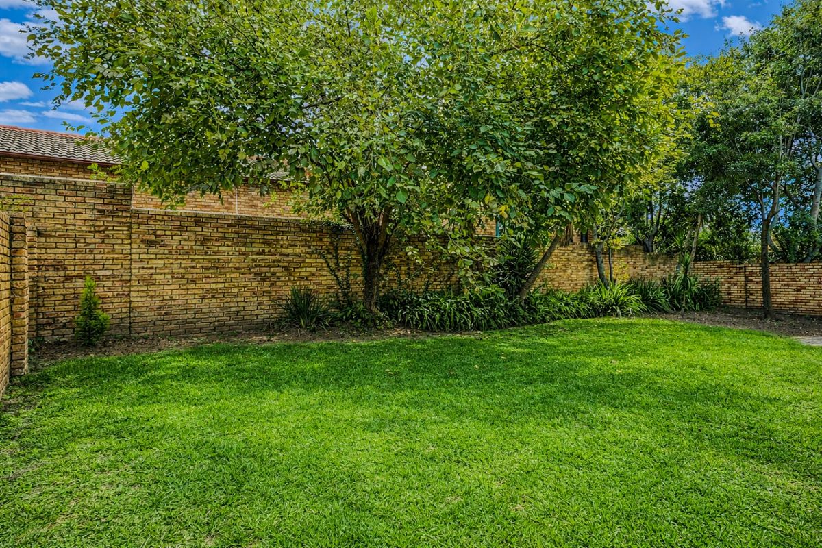 Townhouse For Sale In Randburg - Photo 5