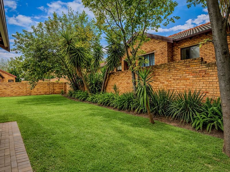 Townhouse For Sale In Randburg - Photo 4