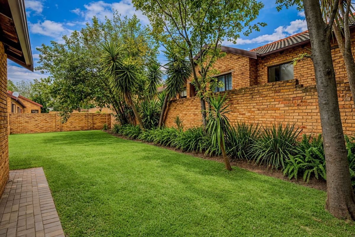 Townhouse For Sale In Randburg - Photo 4