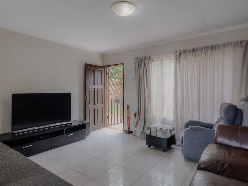 Townhouse For Sale In Randburg - Photo 6