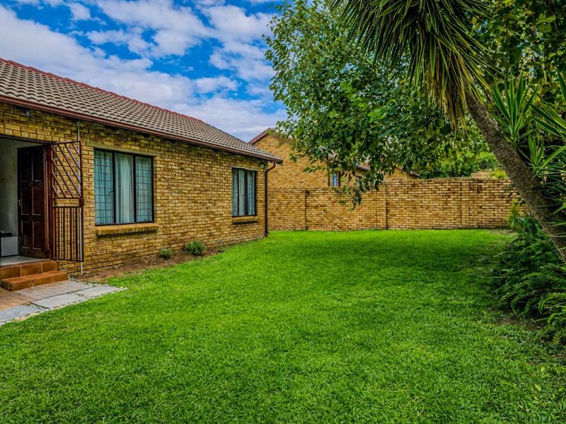 Townhouse For Sale In Randburg - Photo 2