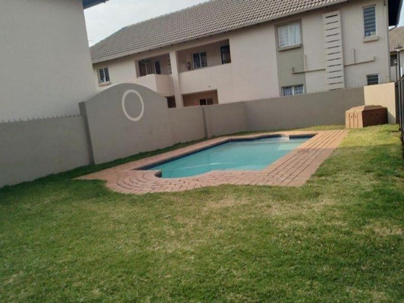 Apartment For Sale In Boksburg - Photo 2