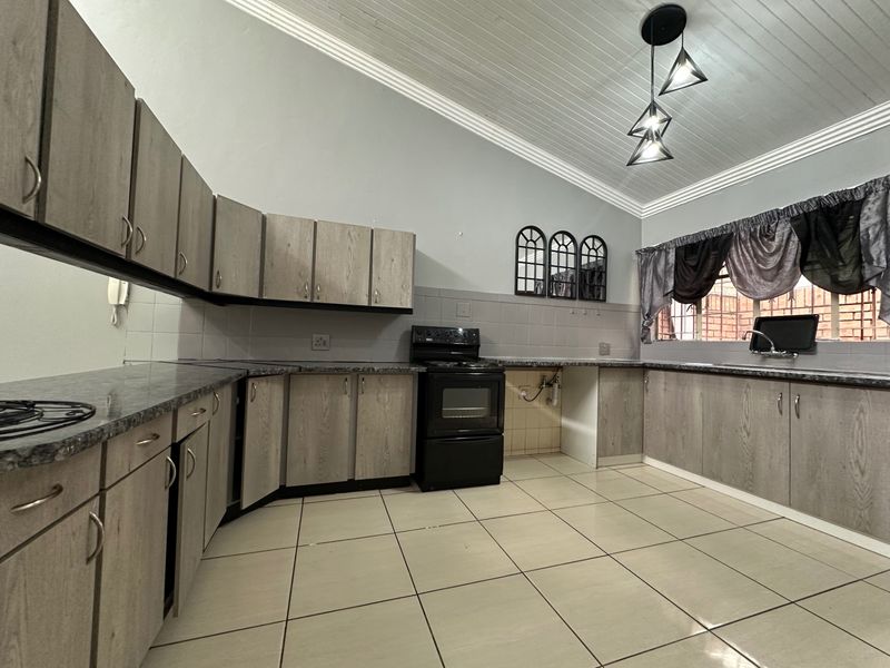 Townhouse Rental Monthly In Pretoria - Photo 1