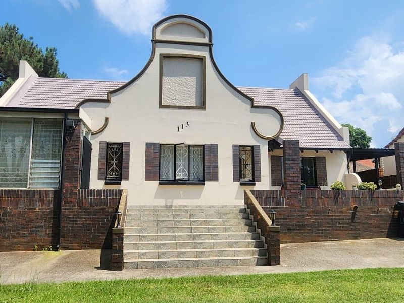 House For Sale In Johannesburg - Photo 2