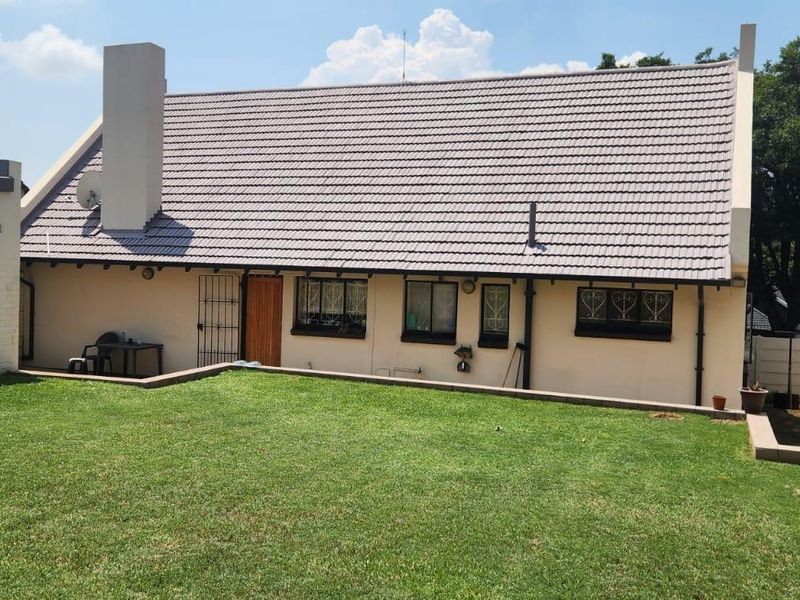 House For Sale In Johannesburg - Photo 4