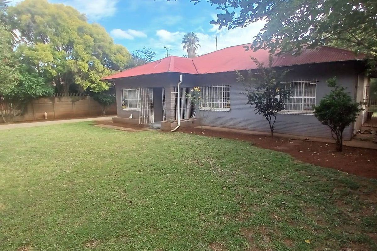 House For Sale In Vereeniging - Photo 3