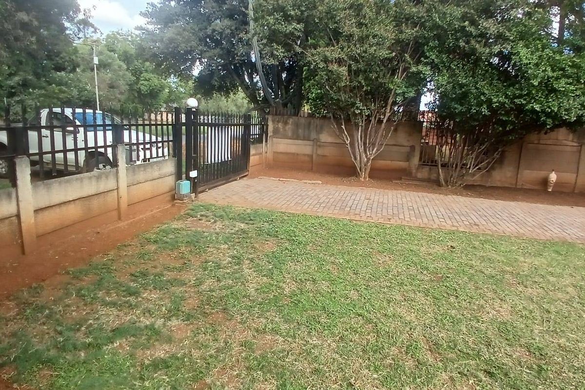 House For Sale In Vereeniging - Photo 2