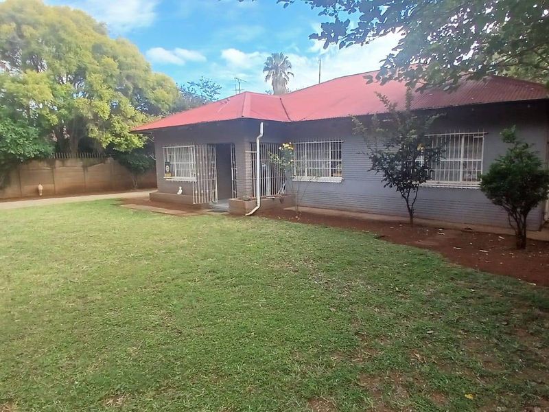 House For Sale In Vereeniging - Photo 1