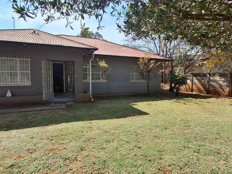 House For Sale In Vereeniging - Photo 2