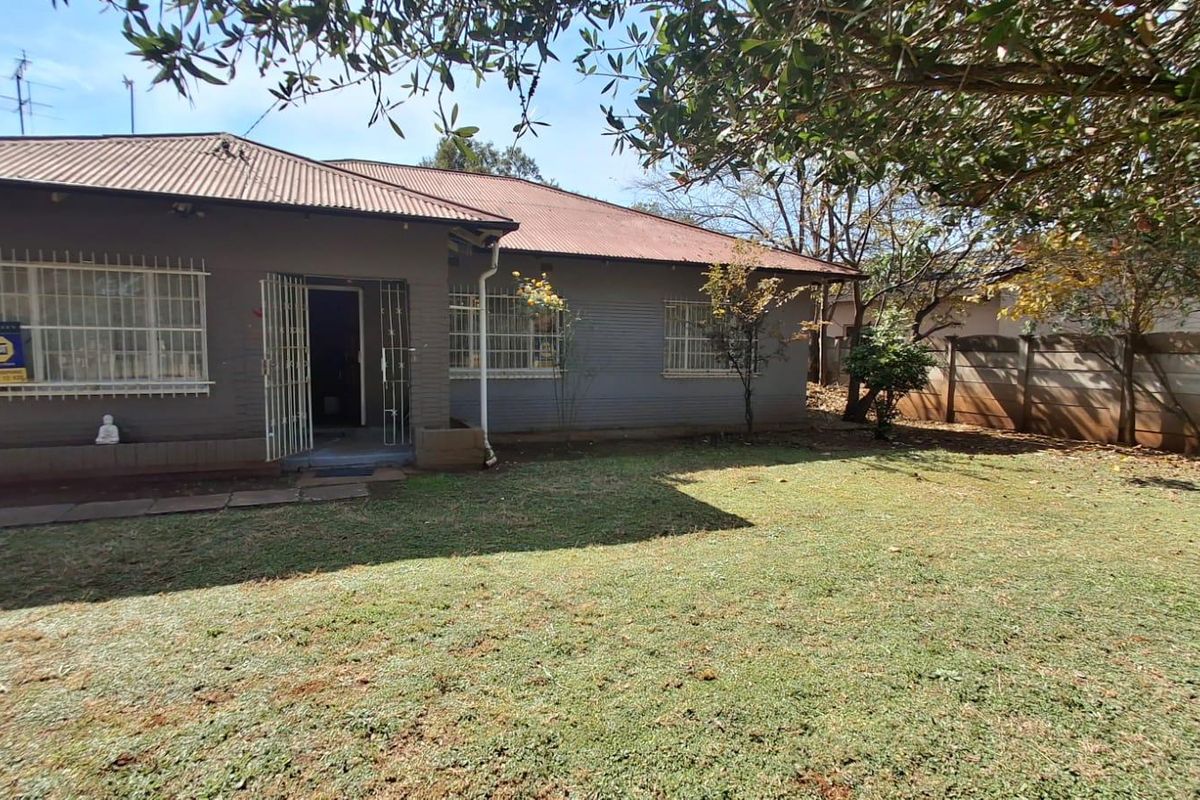 House For Sale In Vereeniging - Photo 2
