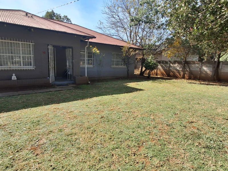 House For Sale In Vereeniging - Photo 3