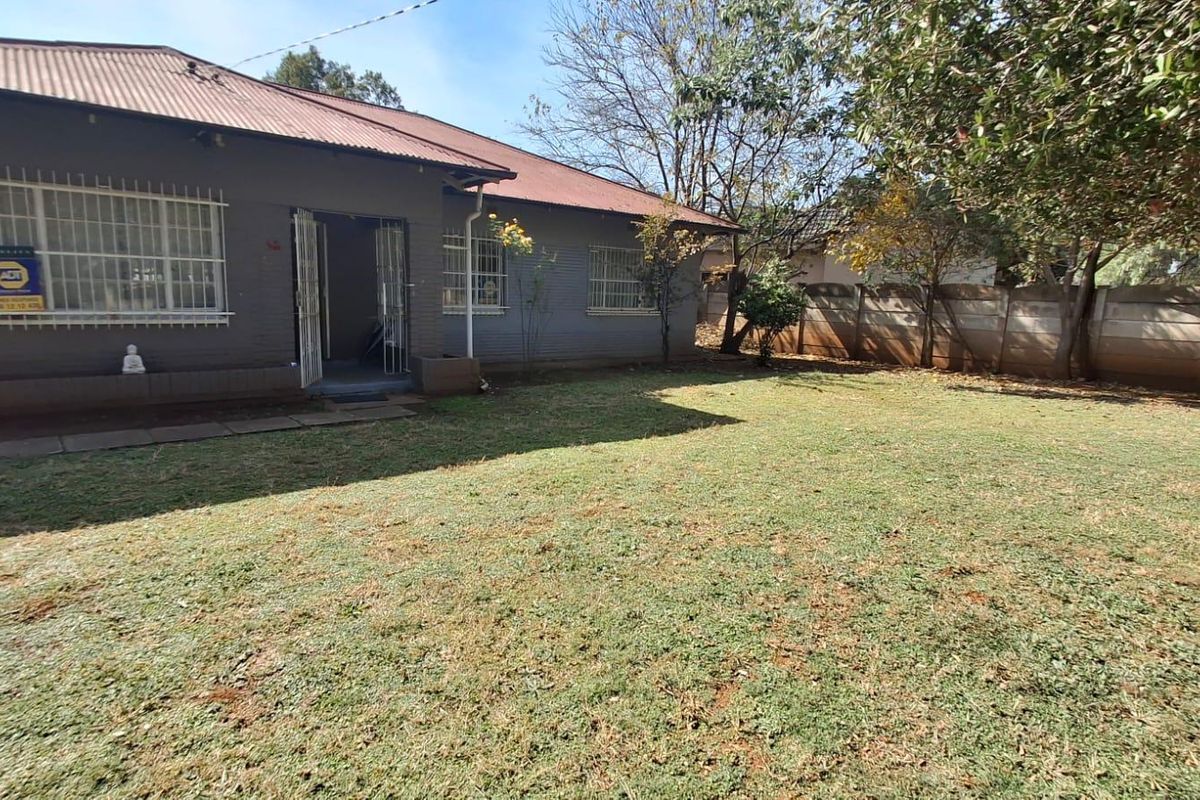 House For Sale In Vereeniging - Photo 3