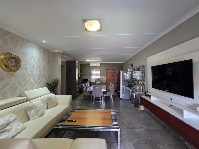 Apartment Rental Monthly In Midrand - Photo 5