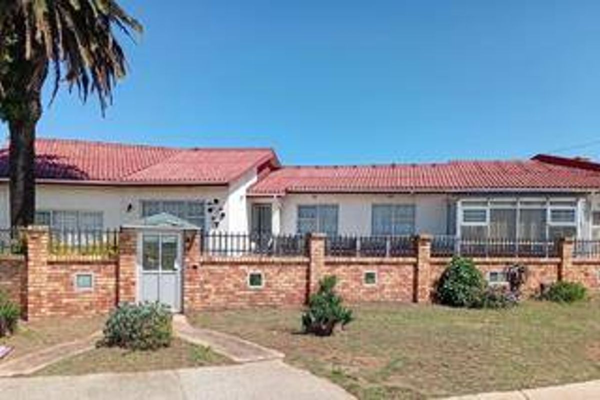 House For Sale In Port Elizabeth - Photo 3