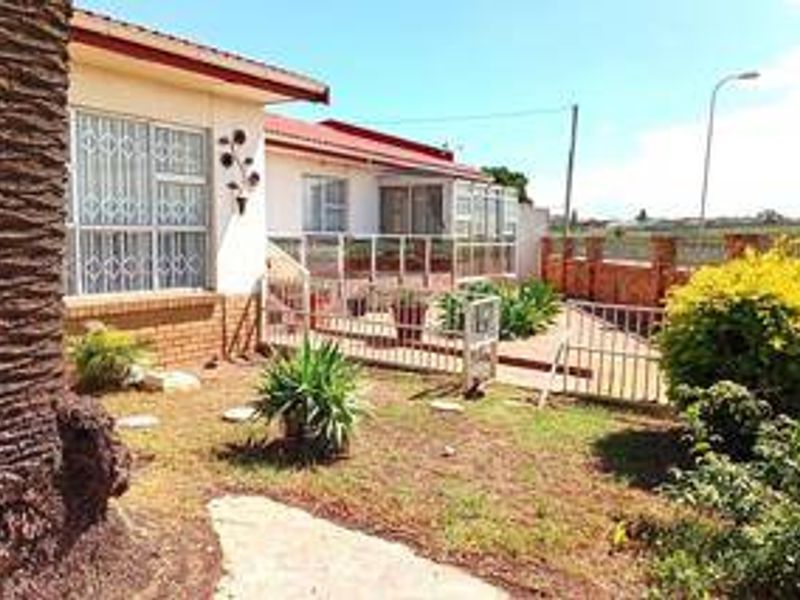 House For Sale In Port Elizabeth - Photo 10