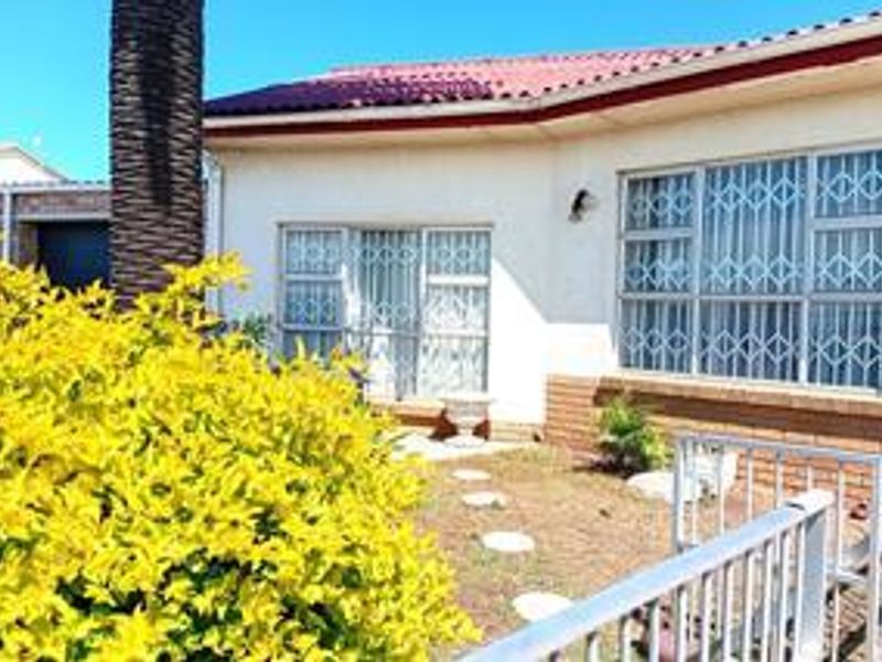 House For Sale In Port Elizabeth - Photo 9