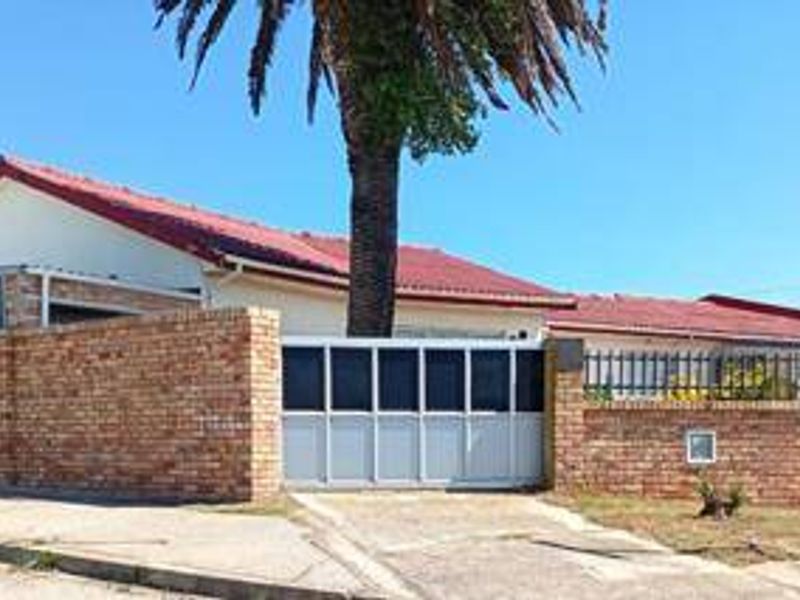 House For Sale In Port Elizabeth - Photo 2