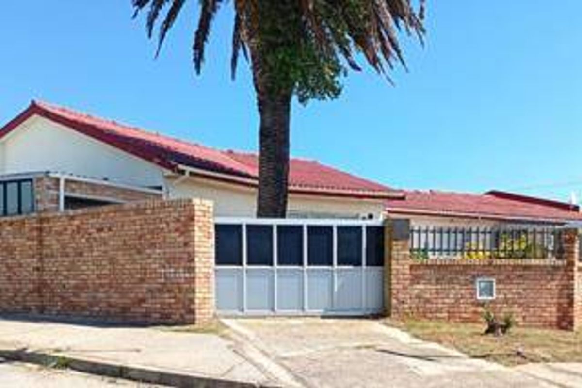 House For Sale In Port Elizabeth - Photo 2