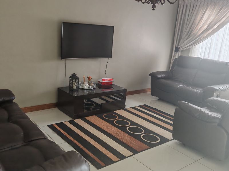 Apartment For Sale In Akasia - Photo 4