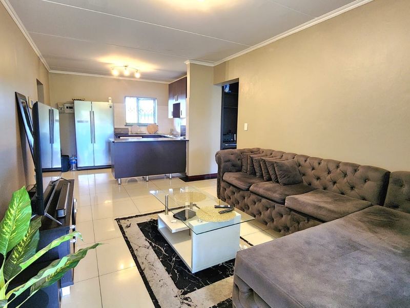 Apartment For Sale In Midrand - Photo 2