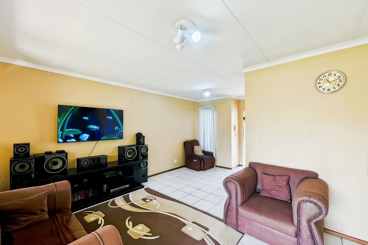 Townhouse For Sale In Centurion - Photo 3