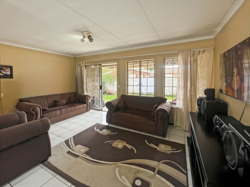 Townhouse For Sale In Centurion - Photo 2