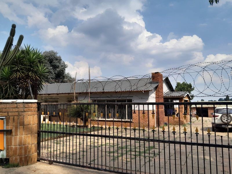 House For Sale In Benoni - Photo 1