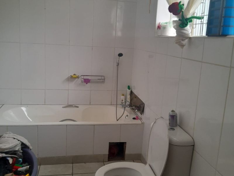 House For Sale In Benoni - Photo 2