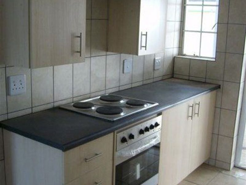 Apartment Rental Monthly In Potchefstroom - Photo 4