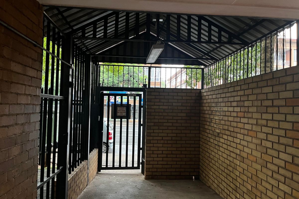 Apartment For Sale In Pretoria - Photo 3