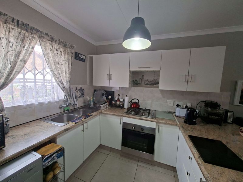 Townhouse For Sale In Roodepoort - Photo 10