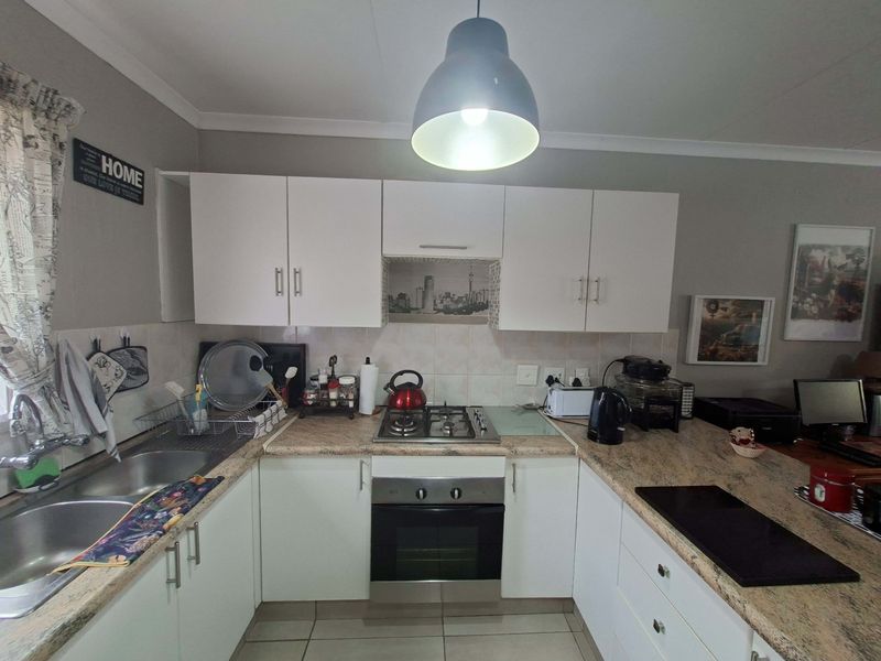 Townhouse For Sale In Roodepoort - Photo 9