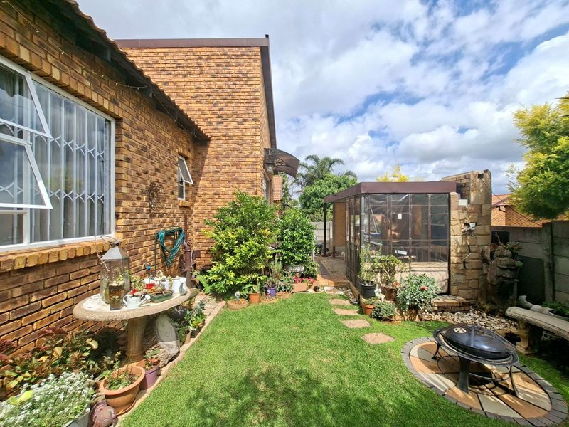 Townhouse For Sale In Roodepoort - Photo 3