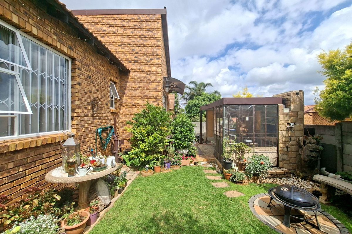 Townhouse For Sale In Roodepoort - Photo 3