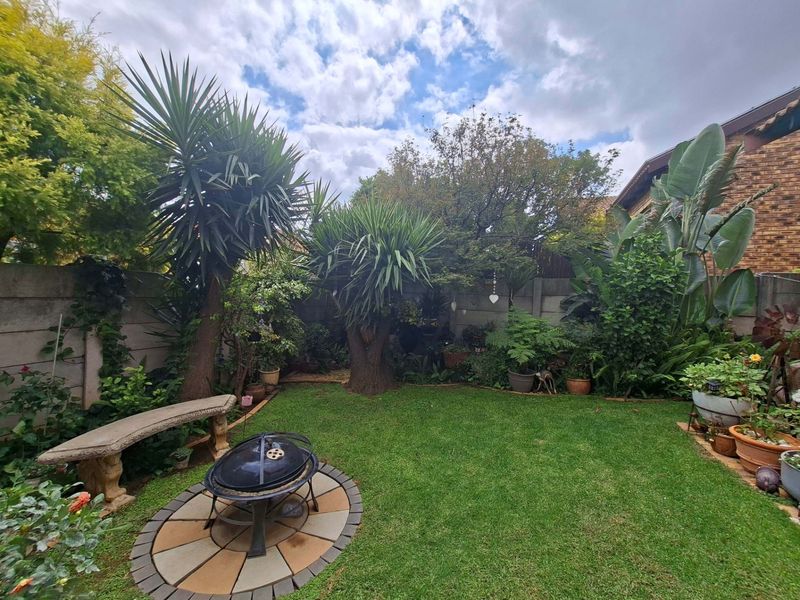 Townhouse For Sale In Roodepoort - Photo 2