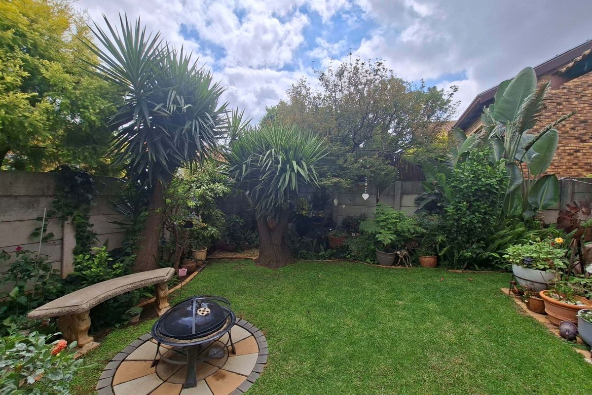 Townhouse For Sale In Roodepoort - Photo 2