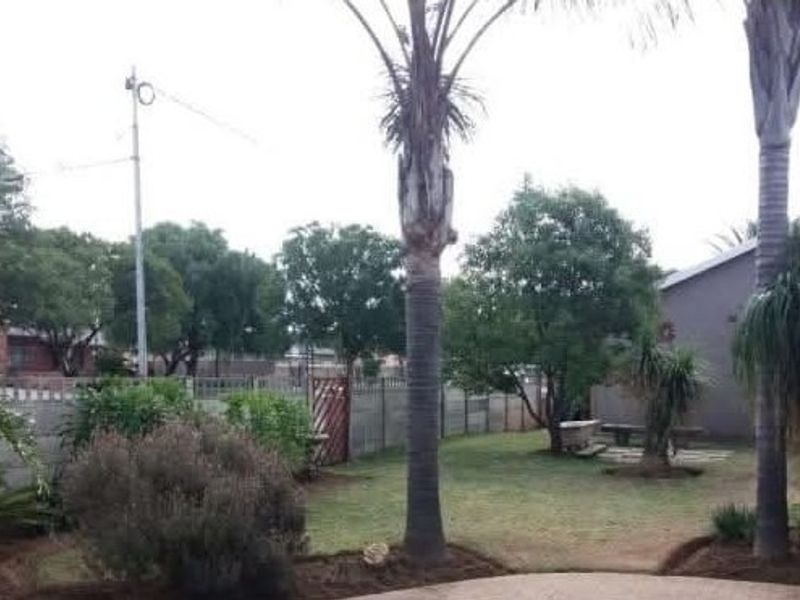 House Rental Monthly In Nigel - Photo 3