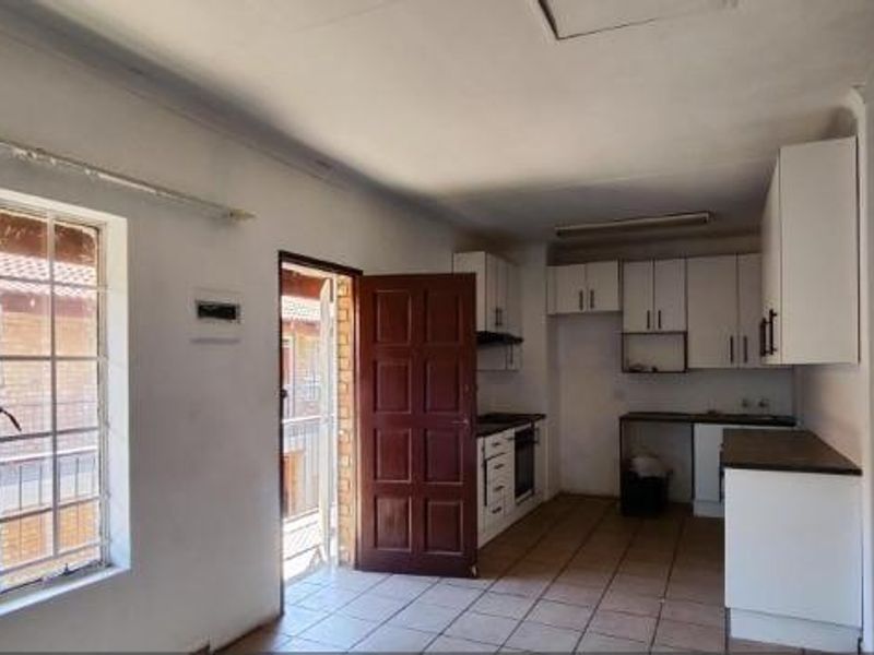 Apartment For Sale In Kempton Park - Photo 3