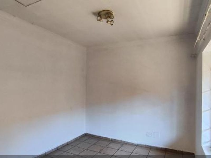 Apartment For Sale In Kempton Park - Photo 4
