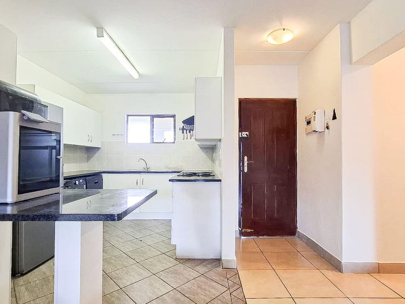 Apartment For Sale In Sandton - Photo 4